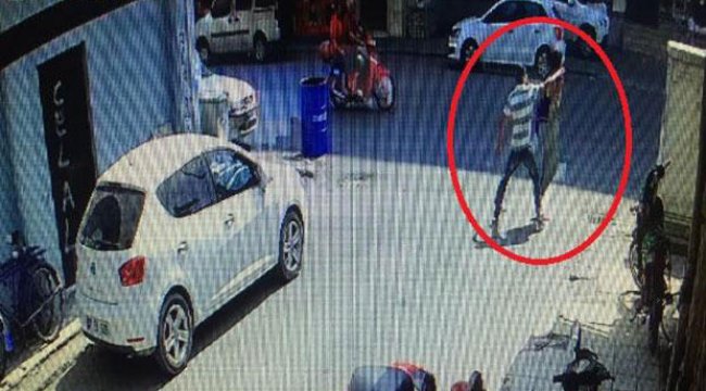 Kapkaç anı güvenlik kamerasında