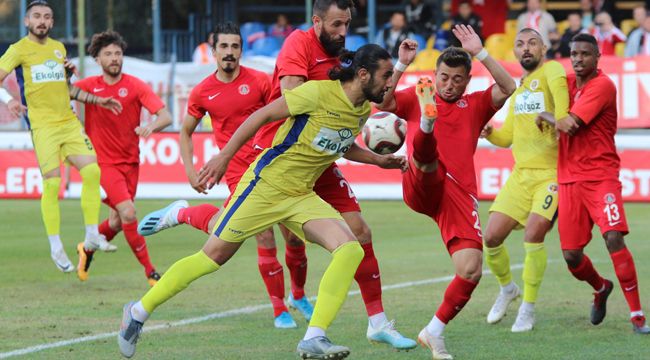 Menemenspor - Ümraniyespor maçında kural hatası iddiası