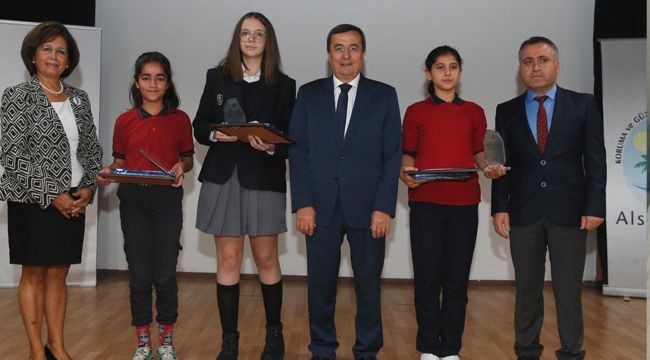 MİNİK KALEMLER ATA'YI YAZDI