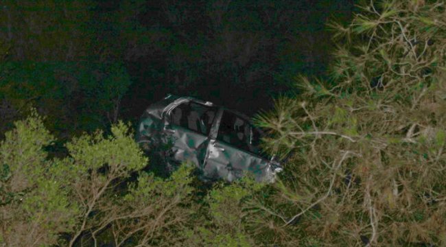 Otomobil uçuruma yuvarlandı