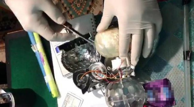 Uyuşturucuyu gece lambasına gizlemiş