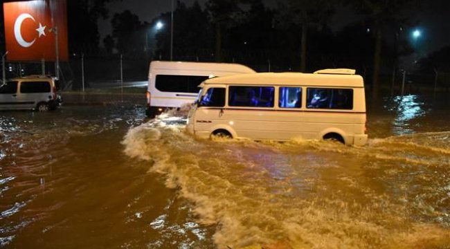 Adana'da sağanak yağış