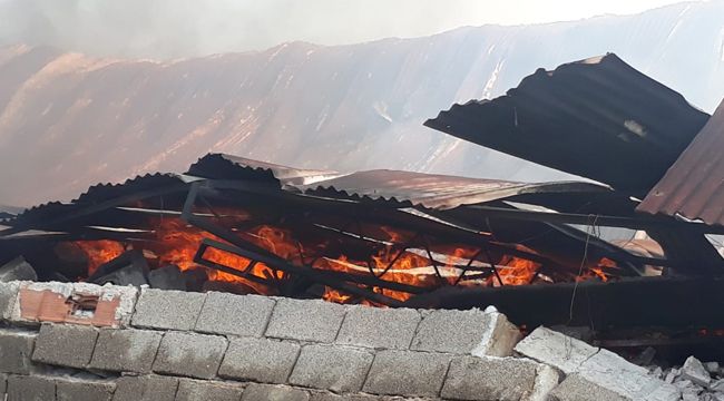AHŞAP SANDALYE FABRİKASINDA YANGIN