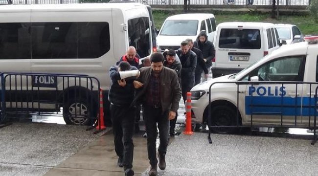 Bartholomeos&#039;un evine giren hırsızlar adliyede