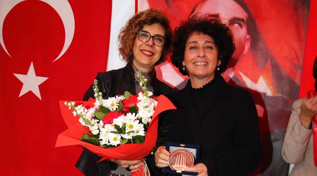 BAYRAKLI'DA KADINLARDAN 'YENİ YIL' PAZARI