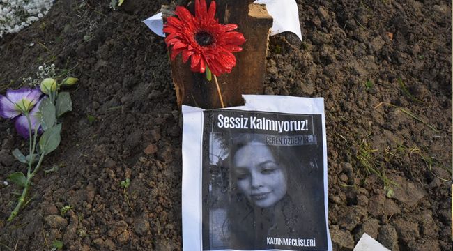 Ceren Özdemir'e 'doğum günü' ziyareti