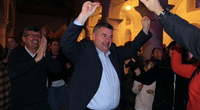 Çeşme yılbaşı öncesi Ayhan Sicimoğlu ile coştu