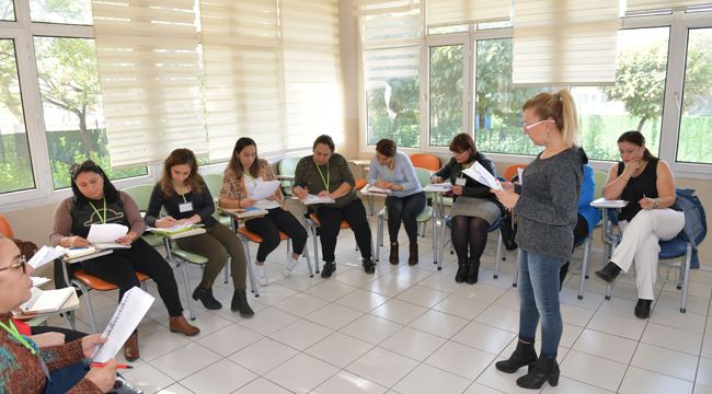 ÇİĞLİ'DE KADINLAR EĞİTİMDE