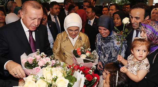 Cumhurbaşkanı Erdoğan’a Malezya’da coşkulu karşılama