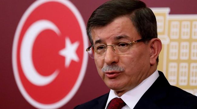 Davutoğlu parti tabelasını asıyor