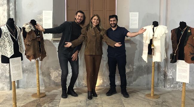 Deri profesöründen deri el sanatları sergisi