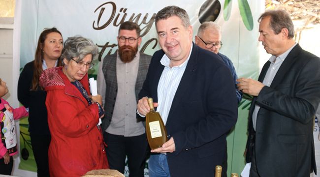 DÜNYA ZEYTİN GÜNÜ ÇEŞME'DE KUTLANDI
