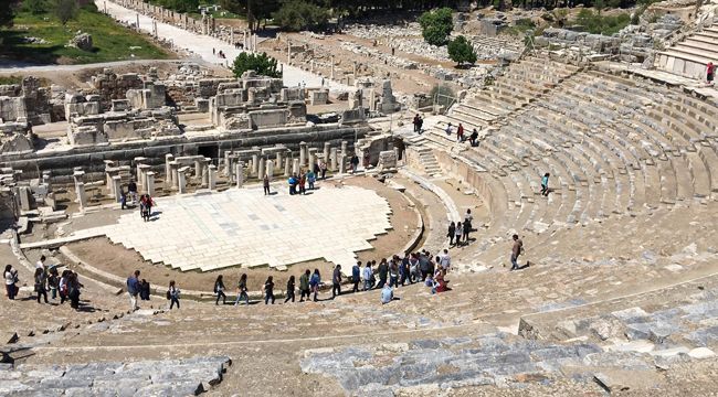 EFES YİNE BİRİNCİLİKTE