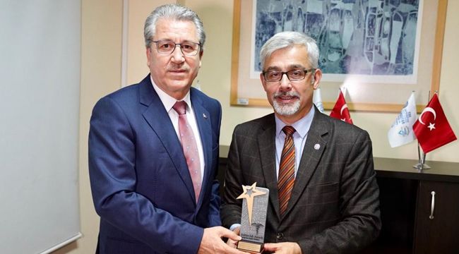 Egeli akademisyene Doktorclub’tan ödül