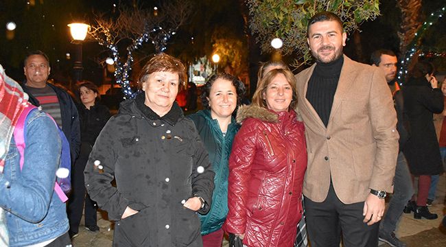 FOÇA, YENİ YILI KARLA KARŞILIYOR  