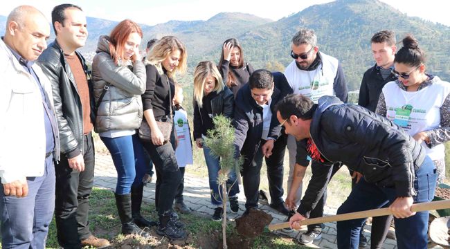 GÖNÜLLÜLERDEN FİDAN SEFERBERLİĞİ