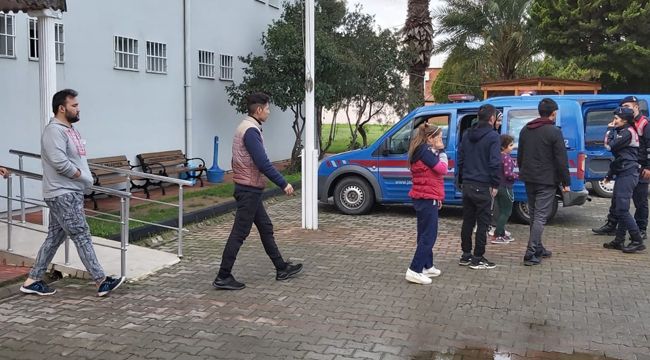 İZMİR'DE 39 DÜZENSİZ GÖÇMEN YAKALANDI