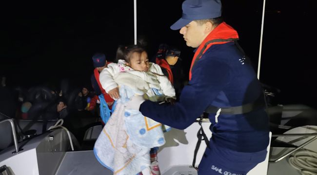 İZMİR'DE 75 DÜZENSİZ GÖÇMEN YAKALANDI
