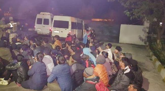 İZMİR'DE KAMYONET KOVALAMACASI