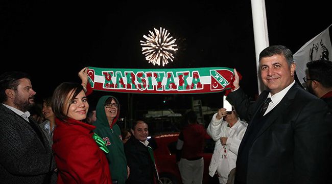 KARŞIYAKA'DA 19.12 KUTLAMASI