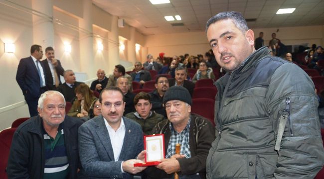 KIBRIS GAZİLERİNE MADALYA