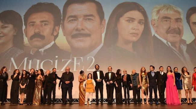 "Mucize 2 Aşk" filminin ekibi tam kadro İzmir galasına katılacak