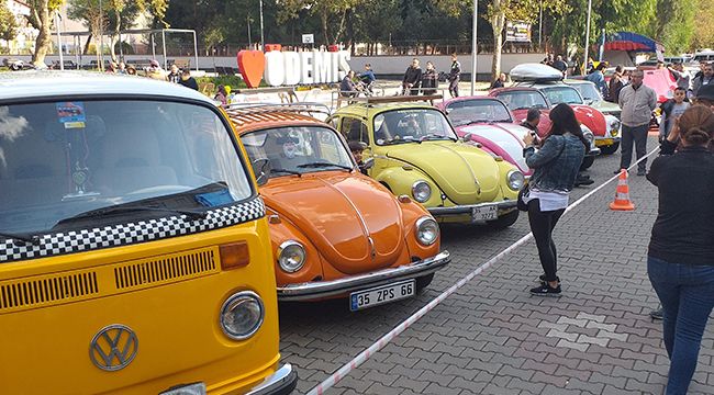 ÖDEMİŞ'TE KLASİK OTOMOBİL FUARI