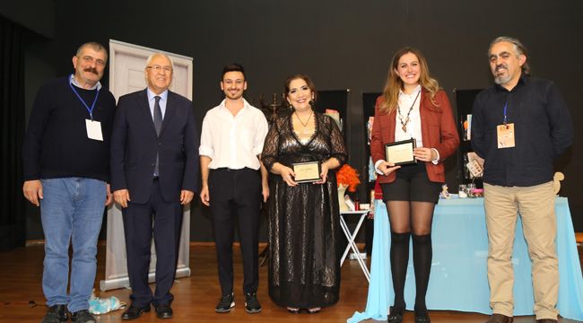 ‘Şişman Güzeldir’ Karabağlar’da sahnelendi