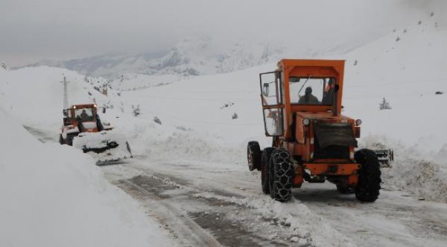 Tunceli'de 70 köy yolu kardan kapalı