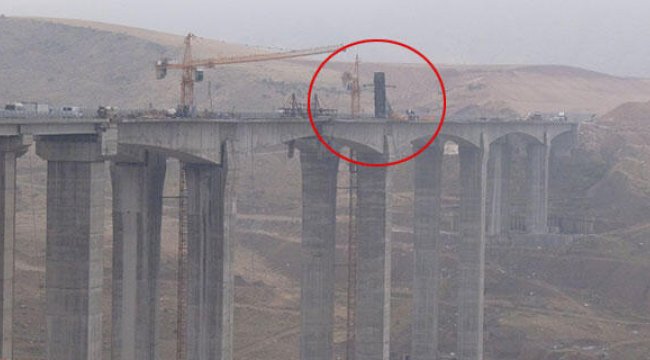 Türkiye&#039;nin en uzun köprüsünde vinç devrildi