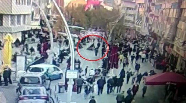 Zeytinburnu'nda motosikletin 3 yaşındaki kıza çarpma anı