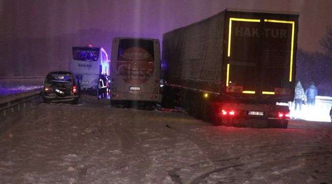 Anadolu Otoyolu'nda zincirleme trafik kazası: 1 ölü 19 yaralı
