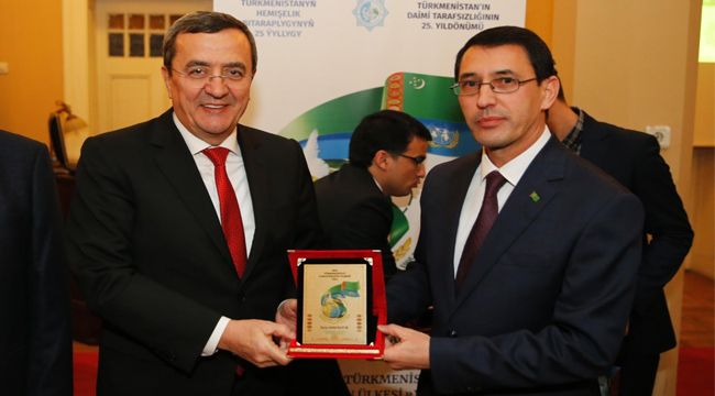 BERDİMUHAMMEDOV’UN KİTAPLARI TANITILDI