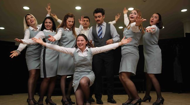 'BİR GİDİŞ HİKAYESİ' BAYRAKLI'DA SAHNELENDİ