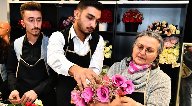 ÇİÇEKÇİLİK KURSUNUN ÜNÜ İZMİR SINIRLARINI AŞTI