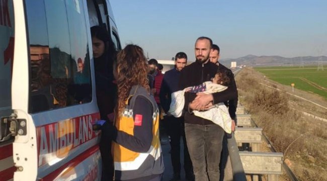 Çocuğunu hastaneye götürürken kaza yaptı: 1 yaralı