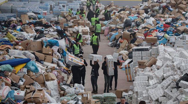 Elazığ'da AFAD'ın deposu yardımlarla doldu
