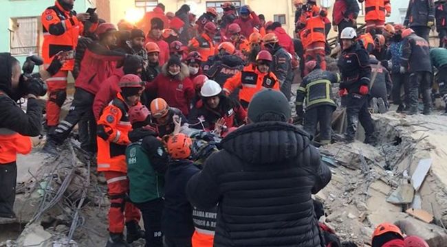 Enkaz altından telefon edip yerini söyledi