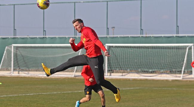 Göztepe'de yeni transfer Kamil Wilzeck ilk antrenmanına çıktı