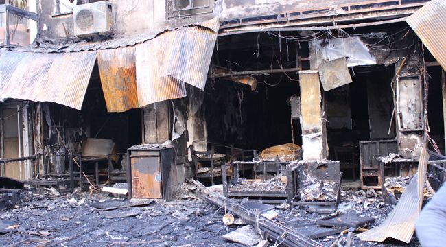 İZMİR'DE YANGIN DEHŞETE DÜŞÜRDÜ