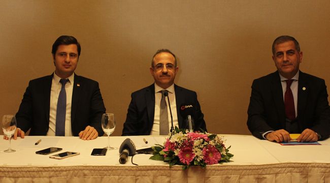 İZMİR SİYASETİNİN ZİRVESİ BİR ARAYA GELDİ