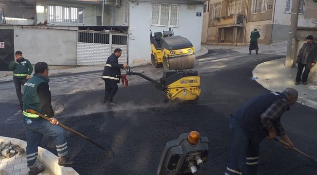 KONAK'IN SOKAKLARINDA ASFALT SEFERBERLİĞİ