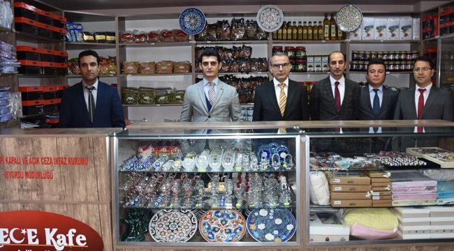 MAHKUMLAR ÜRETİYOR