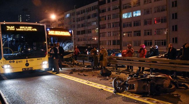 Metrobüs ile motosikletin feci çarpışması