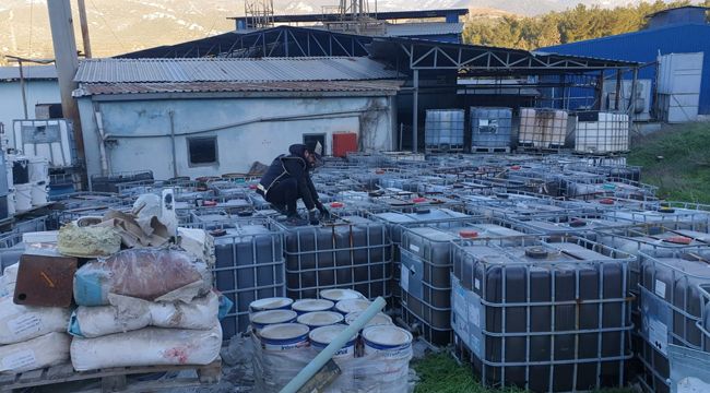 POLİSLERDEN KAÇAK AKARYAKIT BASKINI