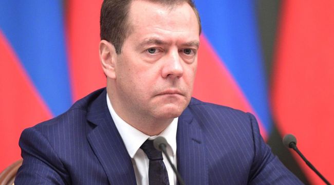 Rusya Başbakanı Medvedev istifa etti!