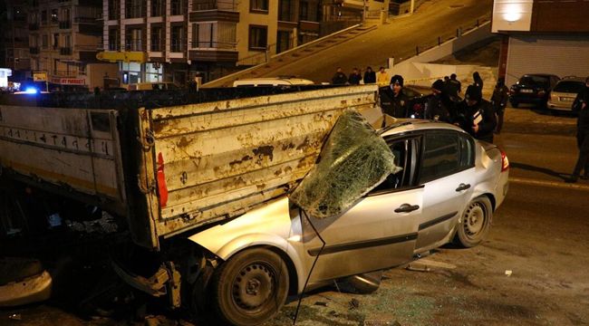 TIR'ın altına girdi!