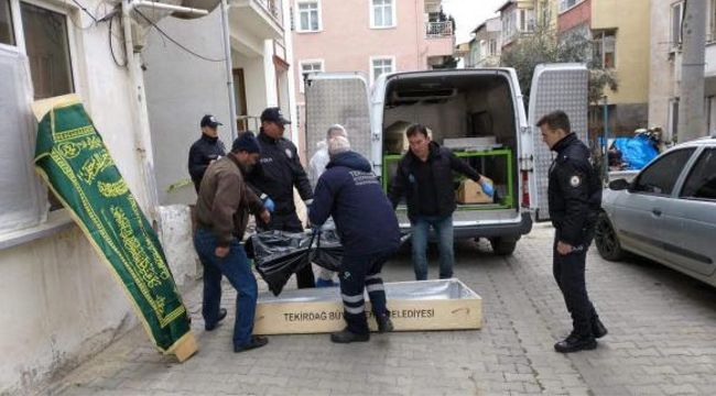 Annesine şiddet uygulayan babasını öldürdü