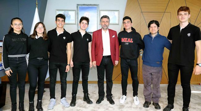 BAŞKAN SANDAL'A ÖĞRENCİLERDEN ZİYARET
