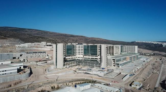 Bayraklı'da 'Sağlık üssü' yükselmeye başladı